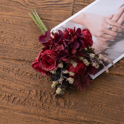 Buchet artificial cu trandafiri și hortensie 32cm – Bordeaux  