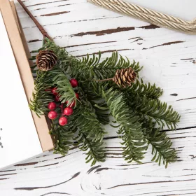 Ramură de brad cu conuri și bobițe, 38cm - Verde