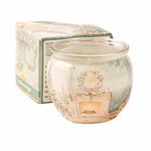 Noapte confortabilă de Crăciun, lumânare parfumată, pahar